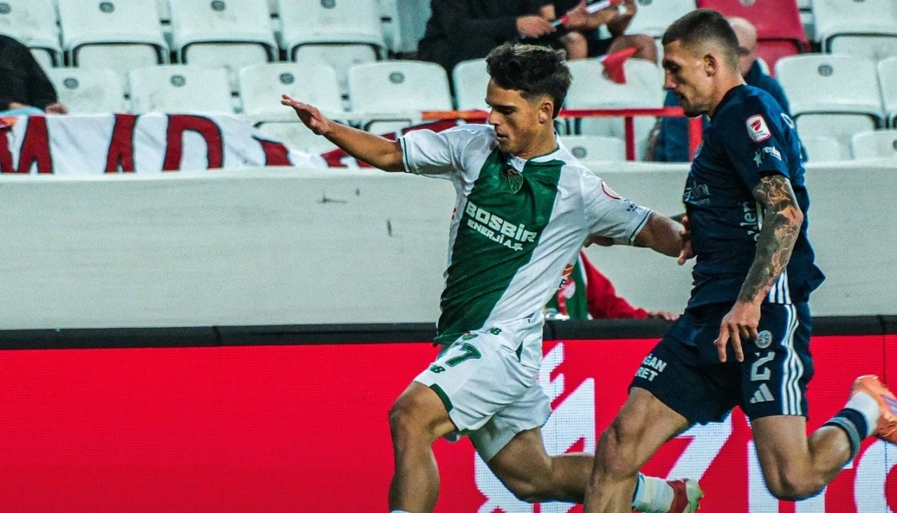 Hesap.com Antalyaspor, Bursaspor'u 3-0 Mağlup Ederek Ziraat Türkiye Kupası'nda Tur Atladı