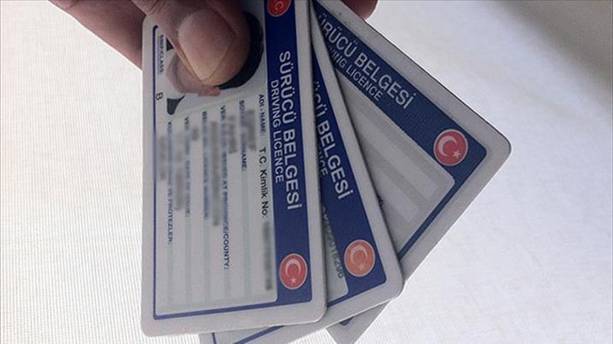 Eski tip ehliyetleri yenileme süresi yarın sona eriyor