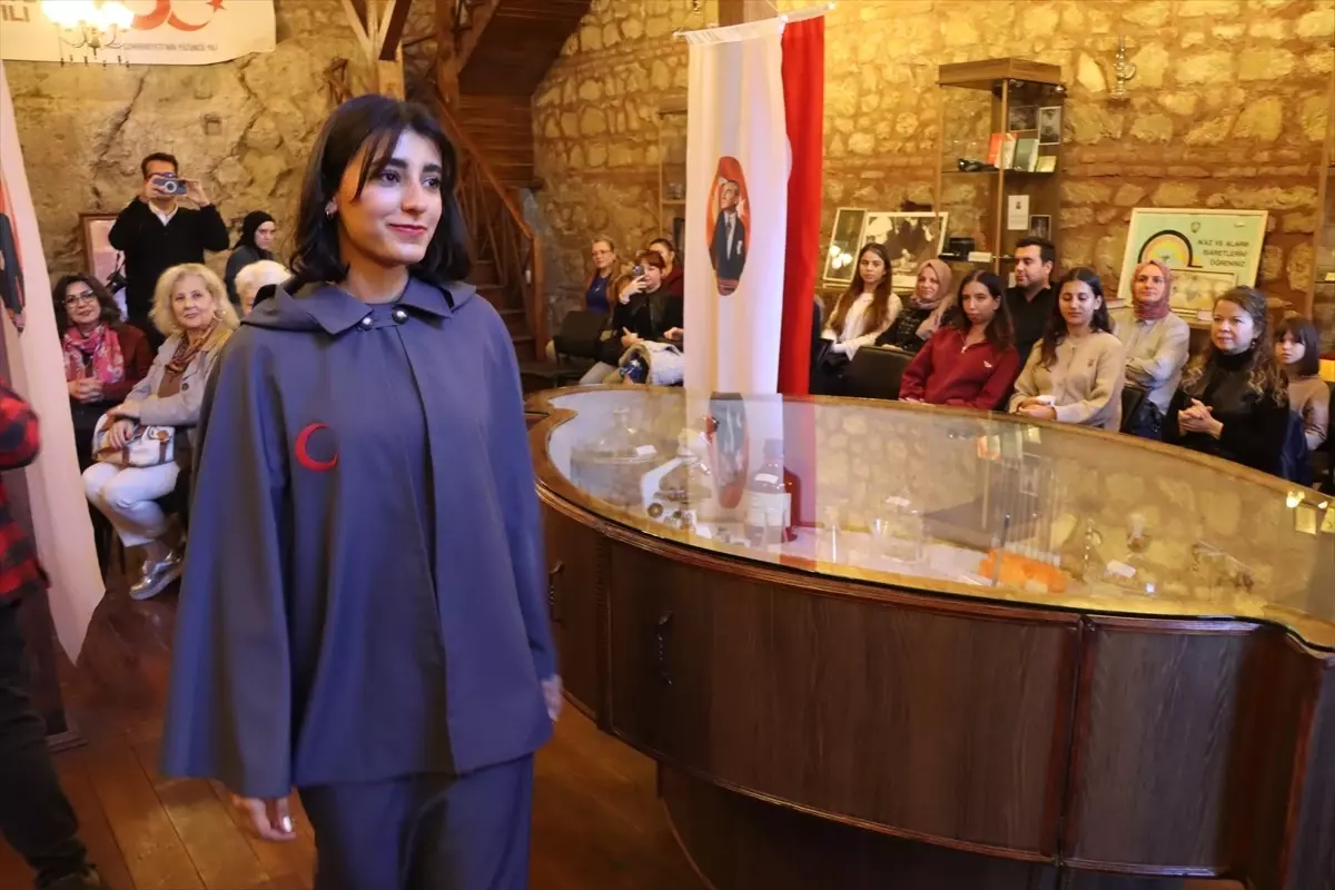 Kırklareli'nde 'Sağlığın Tarihi Adımları Defilesi' Düzenlendi