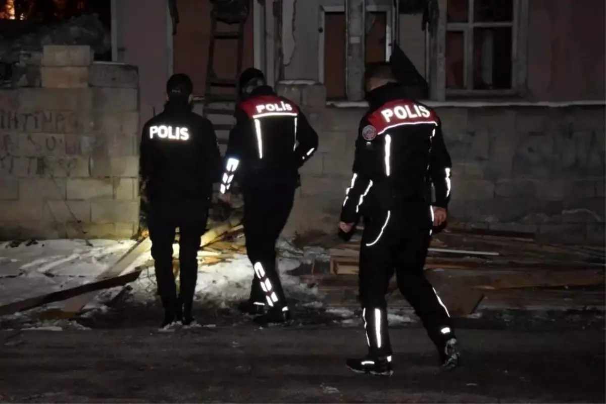 Erzincan'da 25 Firari Hükümlü ile Aranan 17 Şüpheli Yakalandı