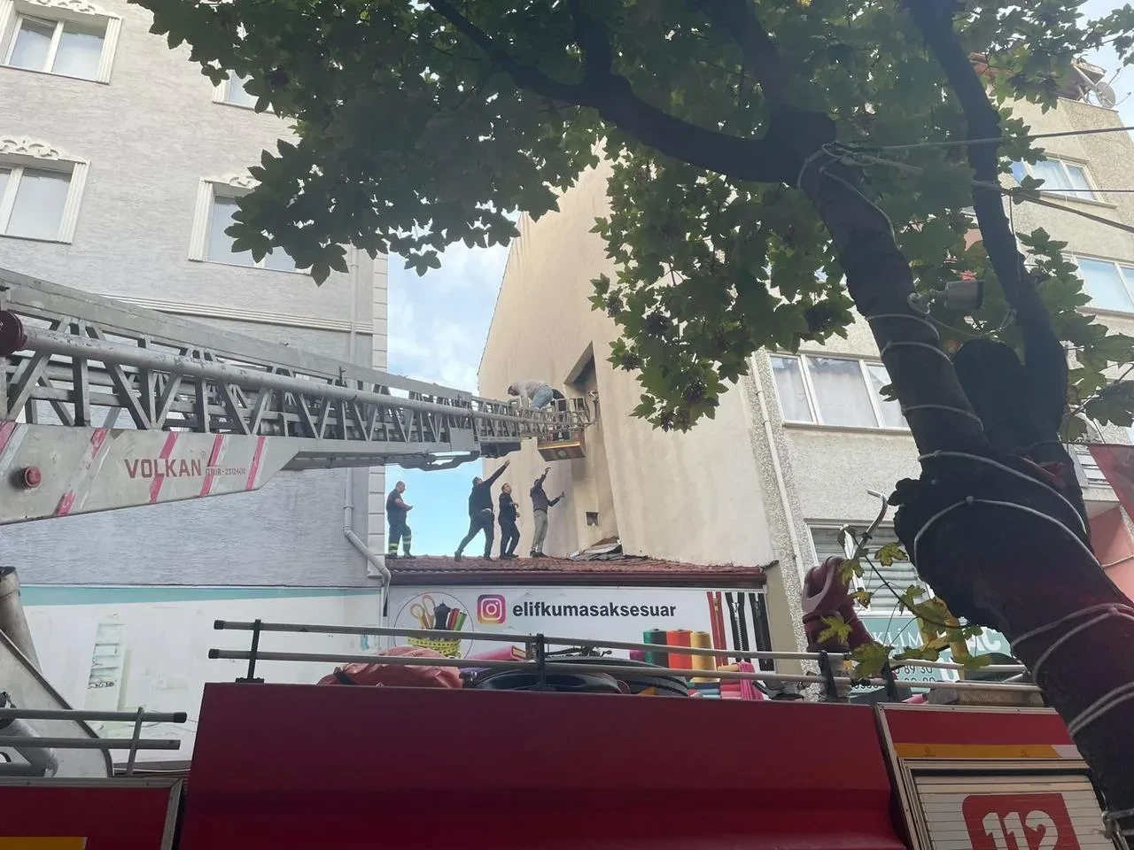 Bilecik'te Polisten Kaçan Hükümlü Apartman Bacasında Sıkıştı