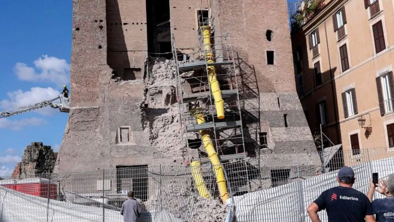 Roma'da Tarihi Torre dei Conti Kulesi'nde Çökme Meydana Geldi: Kurtarma Çalışmaları Devam Ediyor