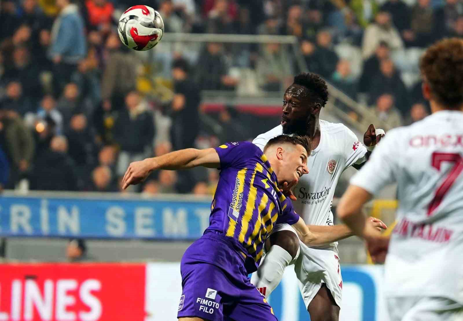 İkas Eyüpspor – Hesap.com Antalyaspor: İlk Yarı Golsüz Sona Erdi