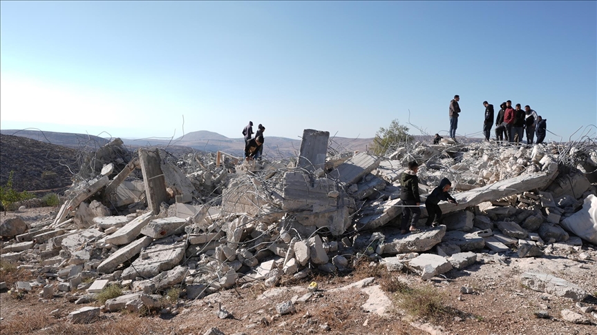 İsrail Ordusu, Batı Şeria'da Filistinlilere Ait Yapıları Yıktı