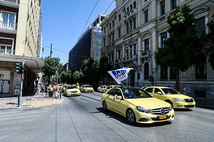 Atina'da Taksici Grevi Sona Eriyor
