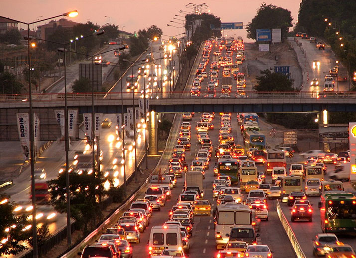 İstanbul'da Akşam Trafiği Kilitlendi: Yoğunluk Yüzde 90'a Ulaştı