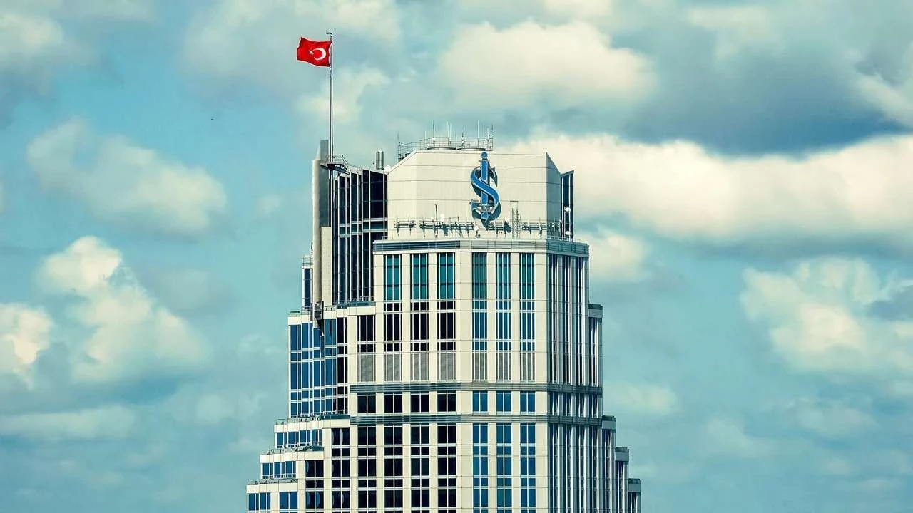 İş Bankası, Yapay Zeka ve Davranış Bilimiyle Müşteri Deneyiminin Geleceğini Masaya Yatırdı