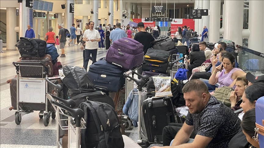 İsrail'in Saldırı Tehdidi Sonrası Lübnan'ın Güneyinde Halk Evlerini Terk Ediyor