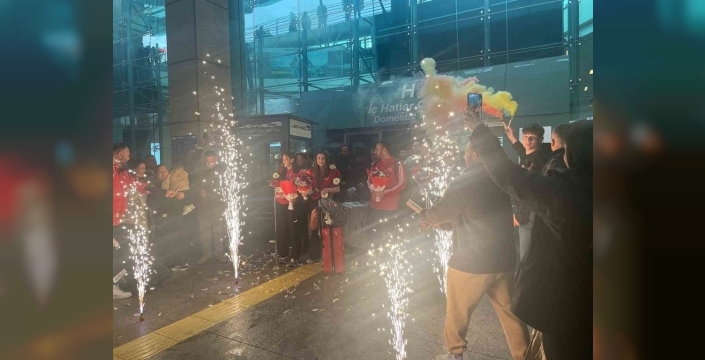Dünya Şampiyonu Tekvandocular Ankara'da Coşkuyla Karşılandı