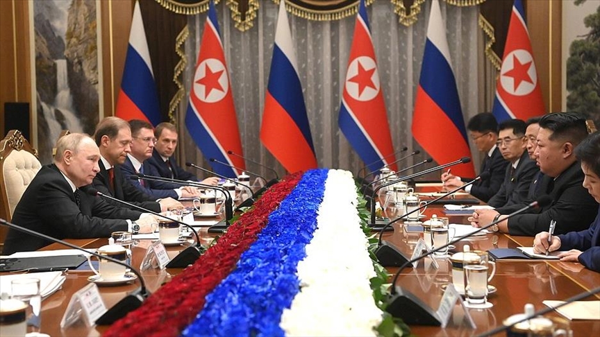 Rusya ve Kuzey Kore askeri heyetleri Pyongyang'da buluştu