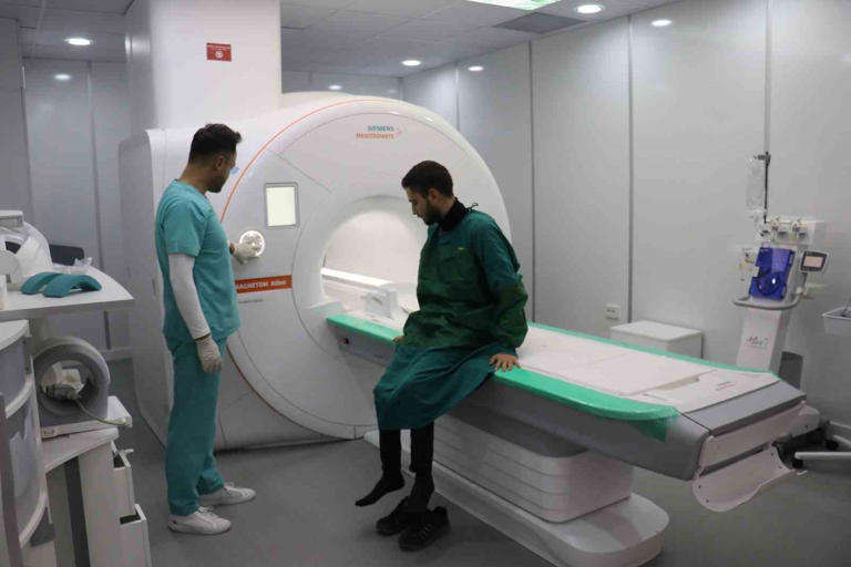 Ağrı Eğitim ve Araştırma Hastanesi'nde Yapay Zeka Destekli MR Cihazı Hizmete Girdi