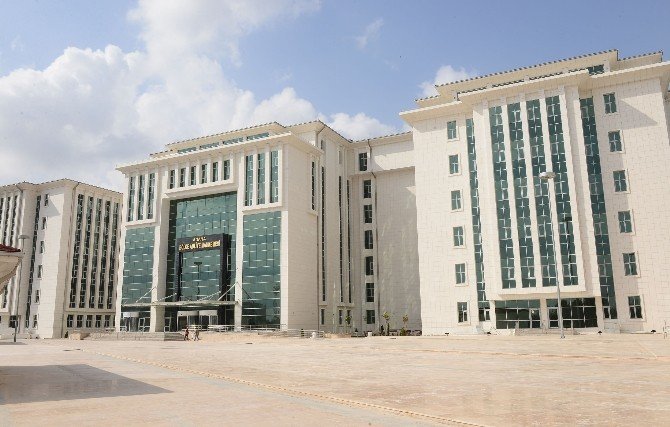 Adana'da Dorsesinde Uyuşturucu Bulunan Tırın Sürücüsüne 10 Yıl 10 Ay Hapis Cezası