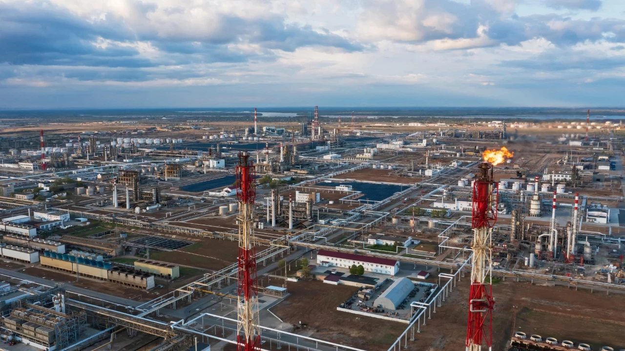 Bulgaristan, Lukoil Rafinerisinin Yönetimini Devralıyor