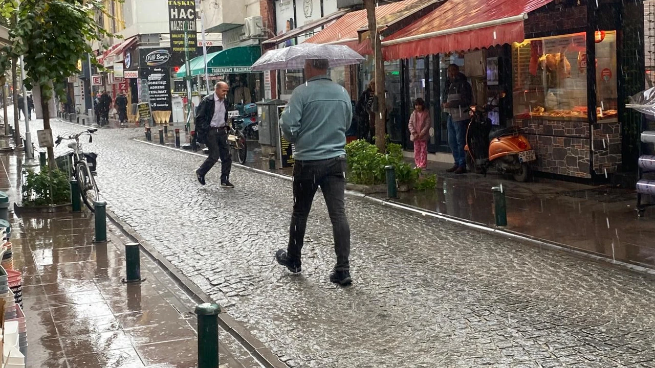 Eskişehir'de Sağanak Yağış Hayatı Olumsuz Etkiledi