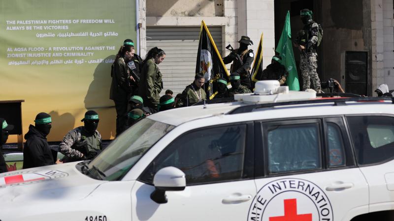 Hamas ve Filistin İslami Cihat, İsrailli Esirin Cesedini Teslim Etti