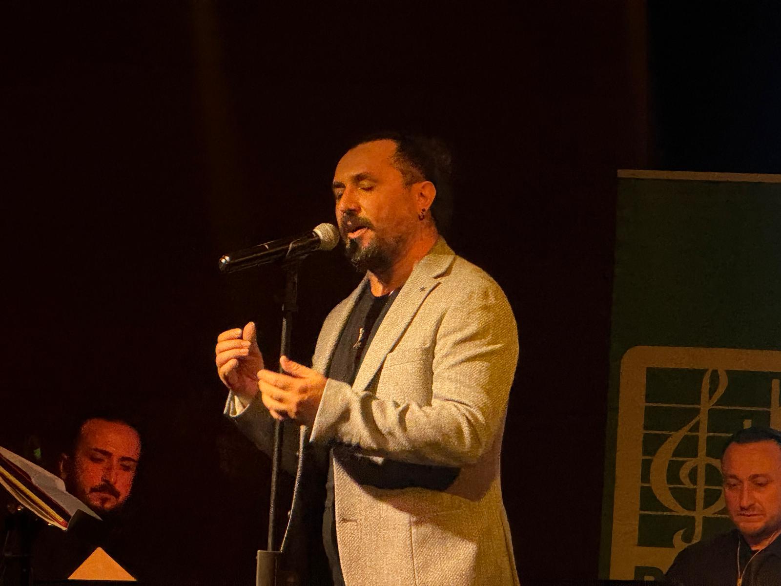 Bursa'da Elif Aydoğan ve Sebahattin Atik konser verdi