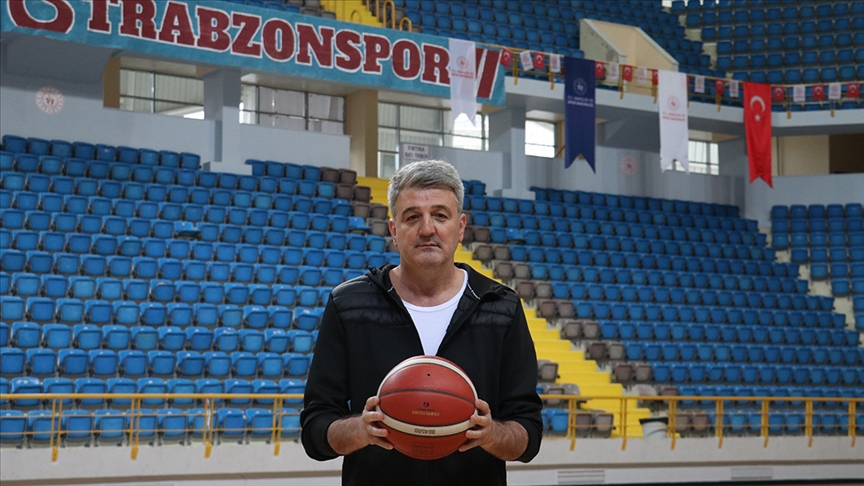 Karşıyaka'da Başantrenör Faruk Beşok ile Yollar Ayrıldı