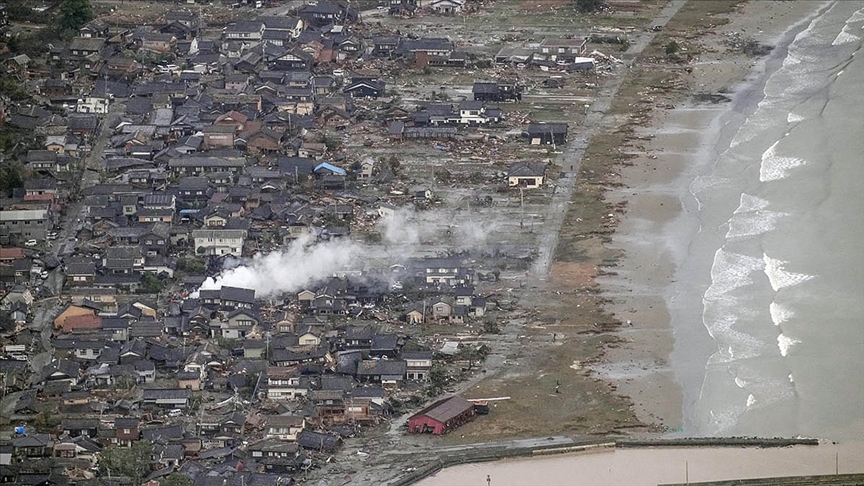 Japonya 6,8'lik depremle sarsıldı: Tsunami uyarısı verildi!