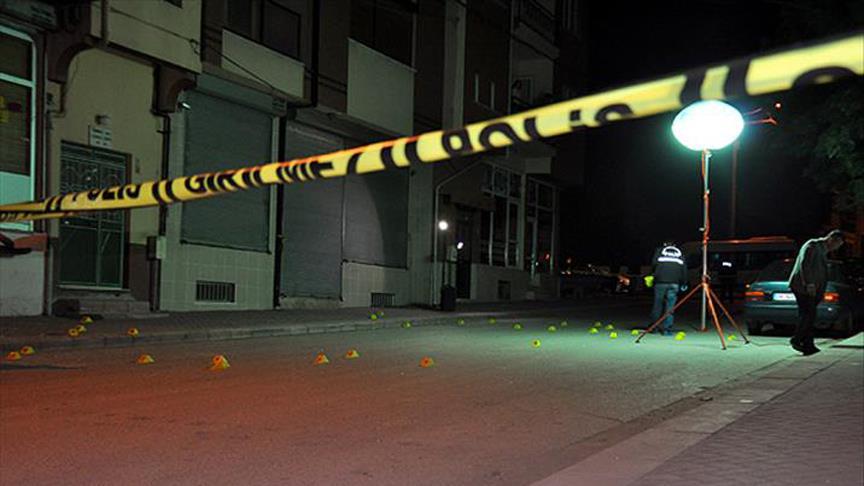 Küçükçekmece'de bir kişi silahla vurulmuş halde ölü bulundu