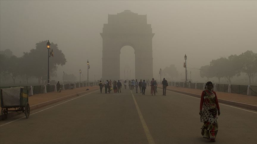 Yeni Delhi'de hava alarmı! Hava kirliliği tehlikeli seviyeye ulaştı