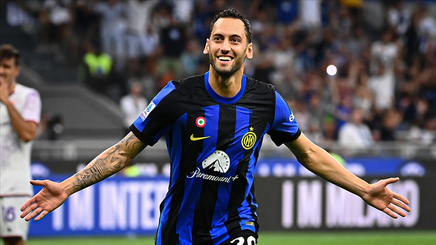 Hakan Çalhanoğlu, Inter'de ekim ayının futbolcusu seçildi