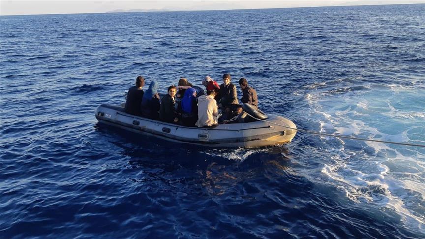 Muğla açıklarında 20 düzensiz göçmen kurtarıldı