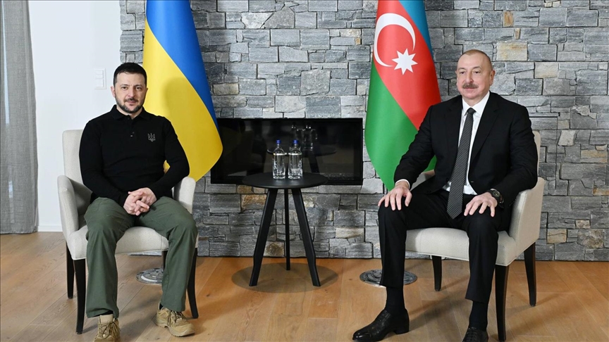 Aliyev ve Zelenskiy, Rusya'nın Azerbaycan'ın Kiev Büyükelçiliğine füze saldırısını görüştü