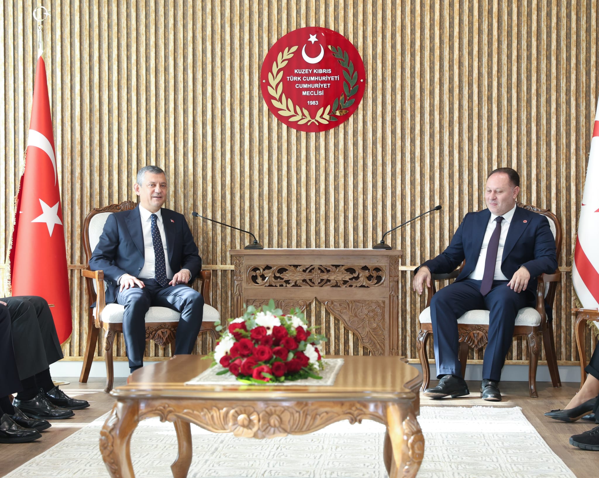CHP Lideri Özel, KKTC Meclis Başkanı Öztürkler'i Ziyaret Etti