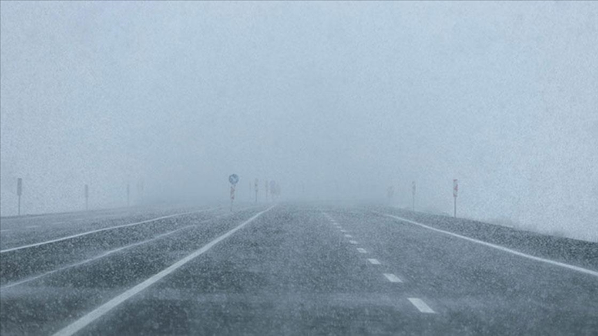 Malatya-Sivas Kara Yolu Yoğun Kar Yağışı Nedeniyle Ulaşıma Kapatıldı