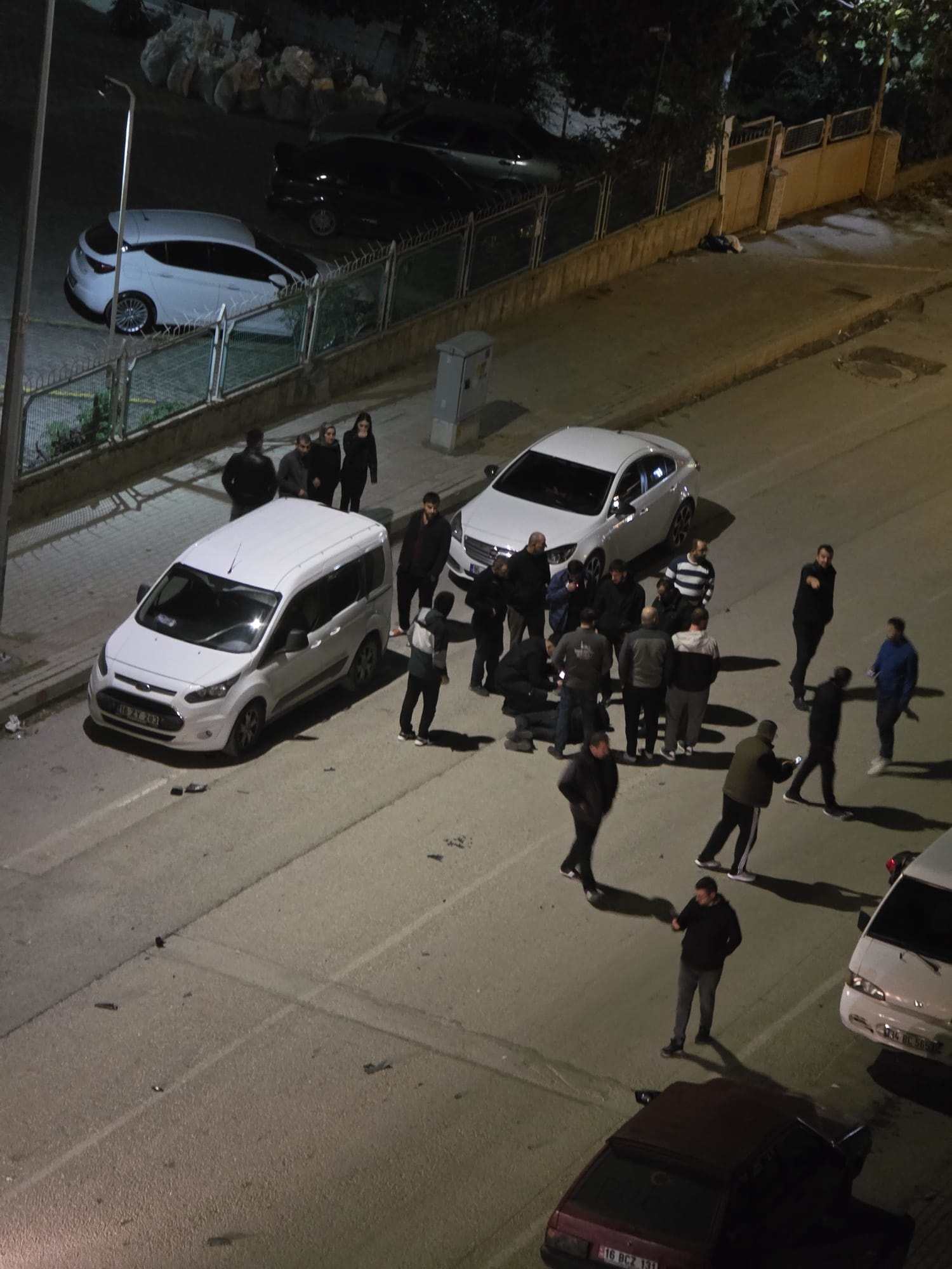 İnegöl'de Motosiklet ile Hafif Ticari Araç Çarpıştı: Sürücü Yaralandı