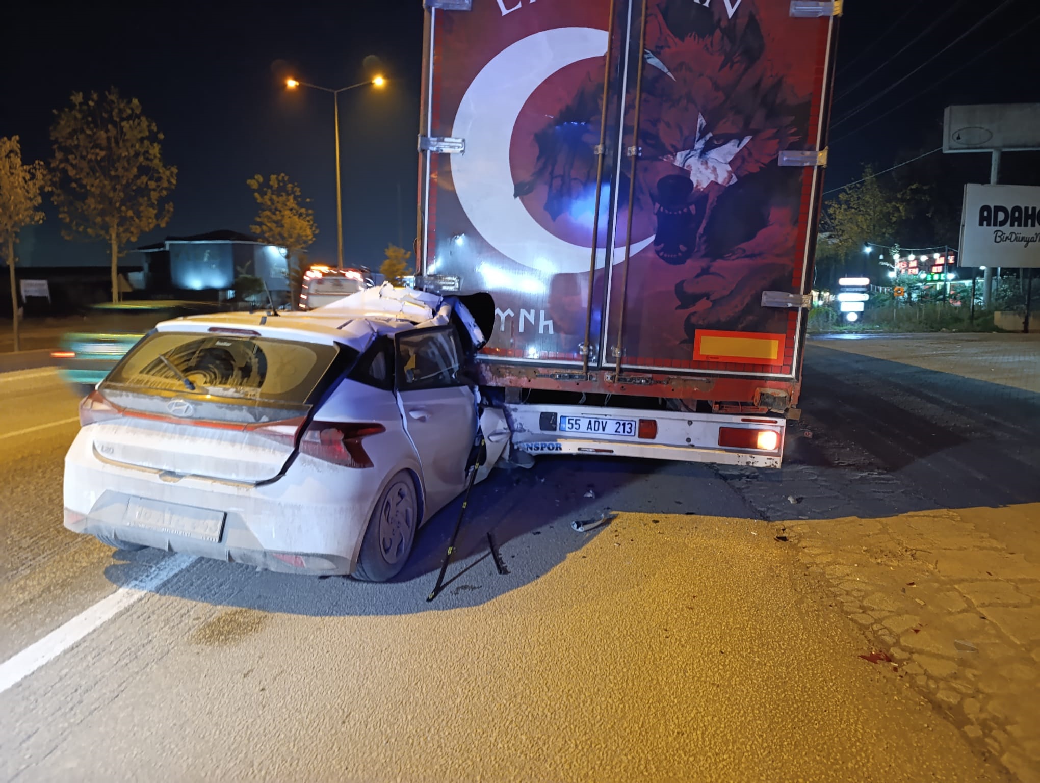 Bursa İnegöl'de Otomobil Park Halindeki Tıra Çarptı