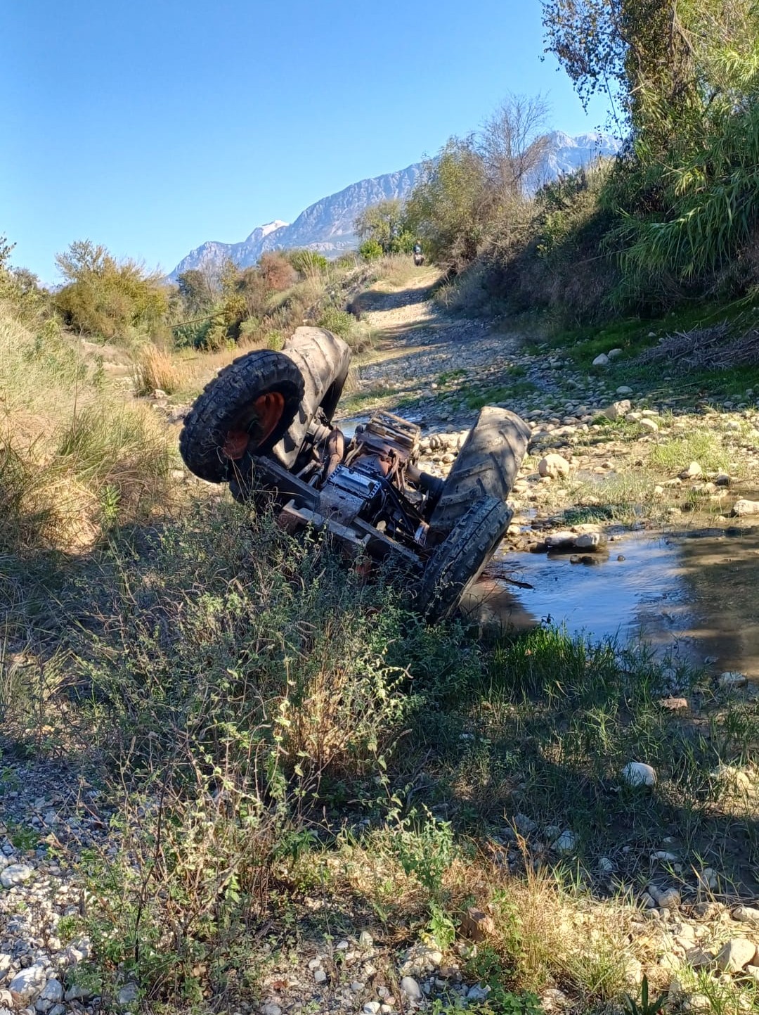 Antalya'da Traktör Kazası: Sürücü Hayatını Kaybetti