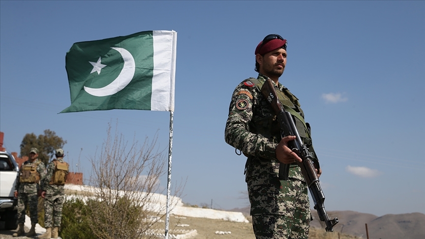 Pakistan'da ordunun en üst düzey görevi için yetkiler artırıldı