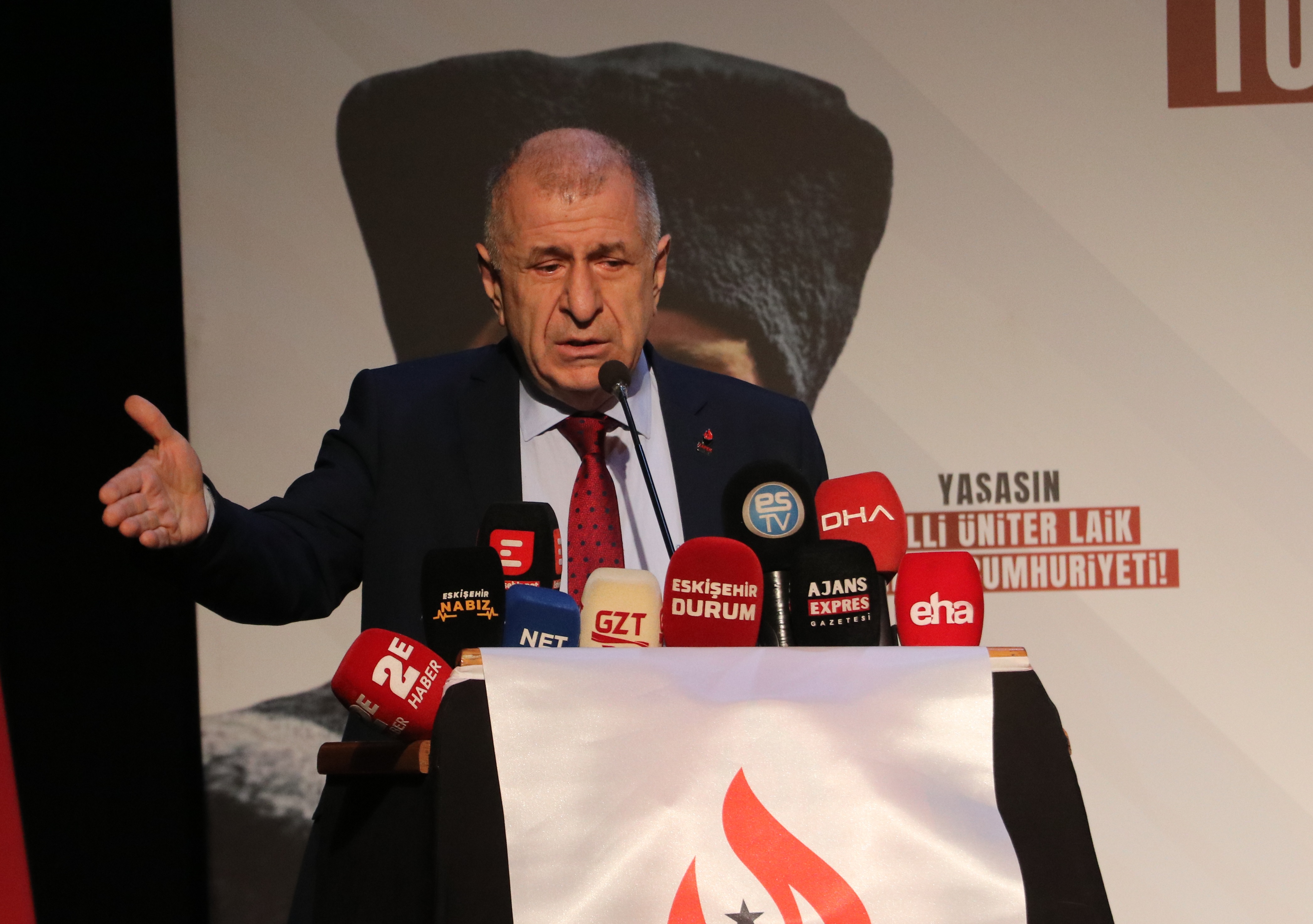 Özdağ: Selahattin Demirtaş Barış Güvercini Gibi Sunuluyor