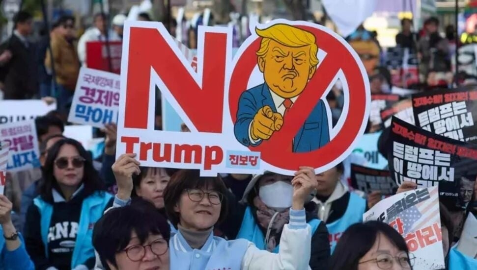 Beyaz Saray Önünde Trump Karşıtı Gösteri: Washington Sokakları Hareketlendi