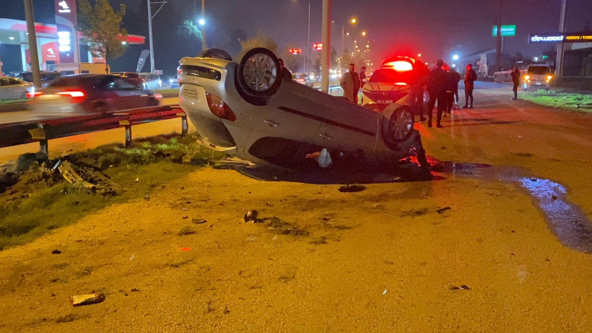 Bursa İnegöl'de kontrolden çıkan otomobil ters döndü
