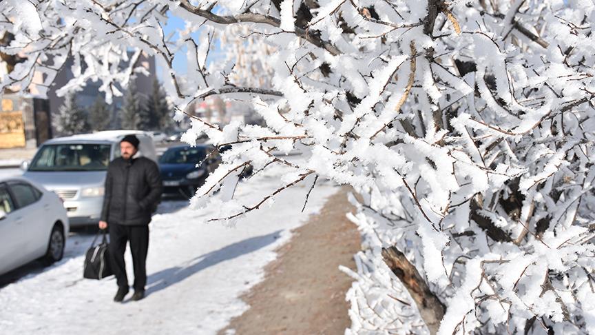 İngiltere'de Soğuk Hava Dalgası: Kar, Buzlanma ve Ulaşımda Aksamalar Bekleniyor