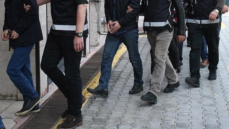 Bursa'da alıkoyma, silahlı tehdit ve hırsızlık suçlamalarıyla 5 şüpheli tutuklandı