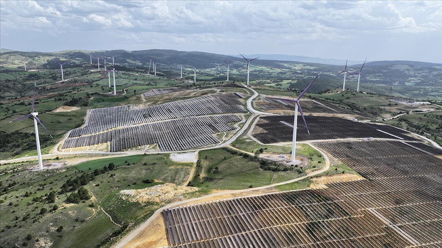 Küresel yenilenebilir enerji yatırımları 2024'te 807 milyar dolara ulaştı