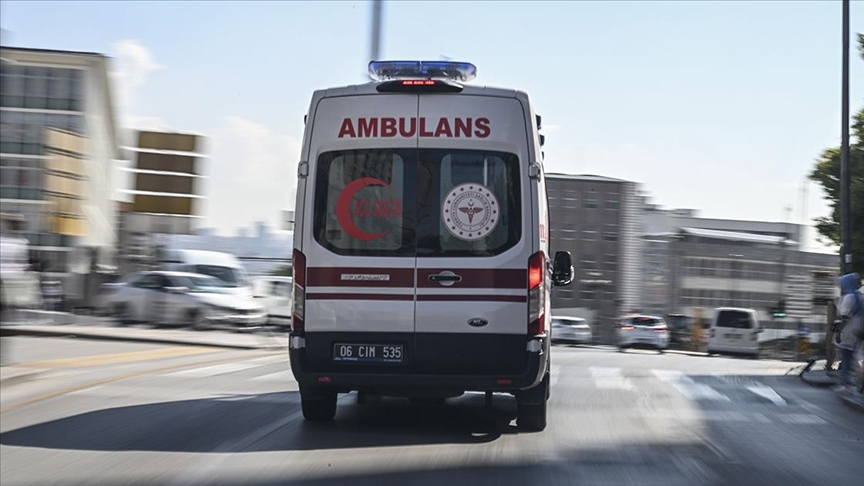 Afyonkarahisar'da 4 kişi zehirlenme şüphesiyle hastaneye kaldırıldı