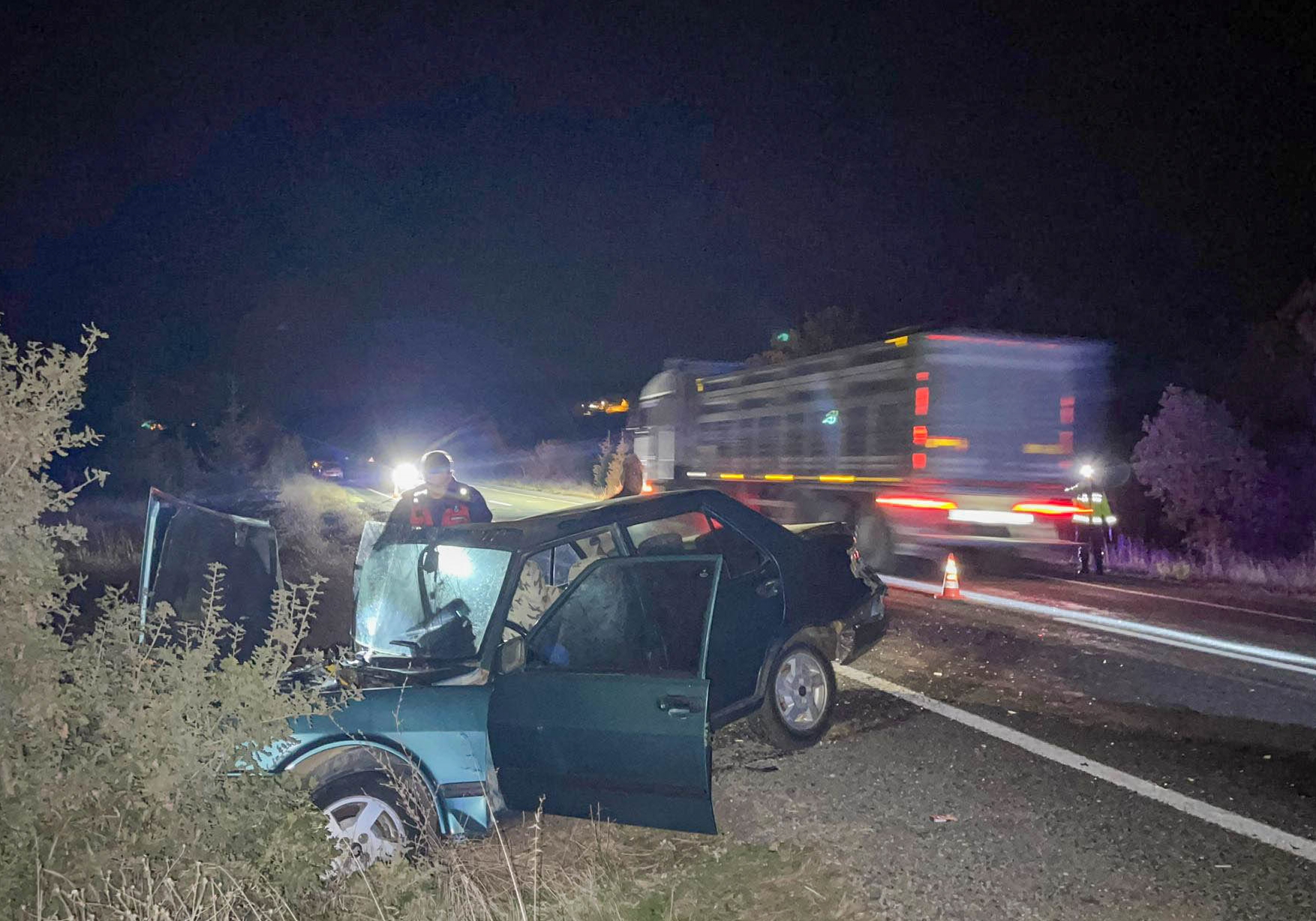 Uşak'ta kepçeyle çarpışan otomobilde baba hayatını kaybetti, oğlu yaralandı