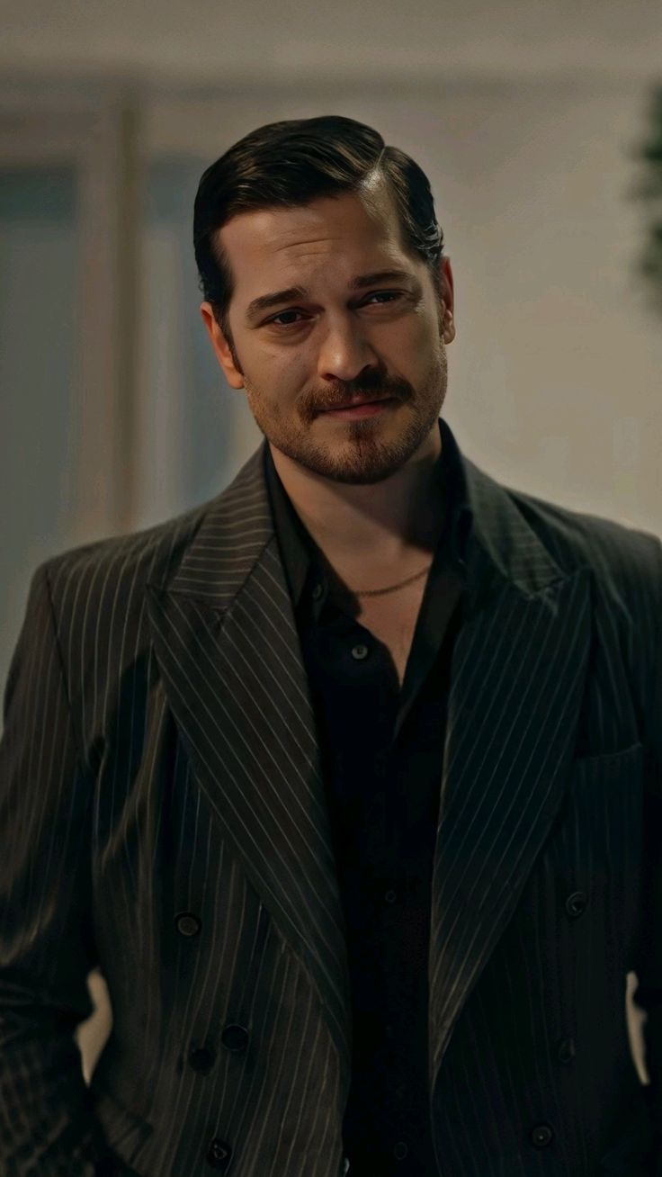Çağatay Ulusoy kimdir? Kariyeri ve hayatı merak edildi