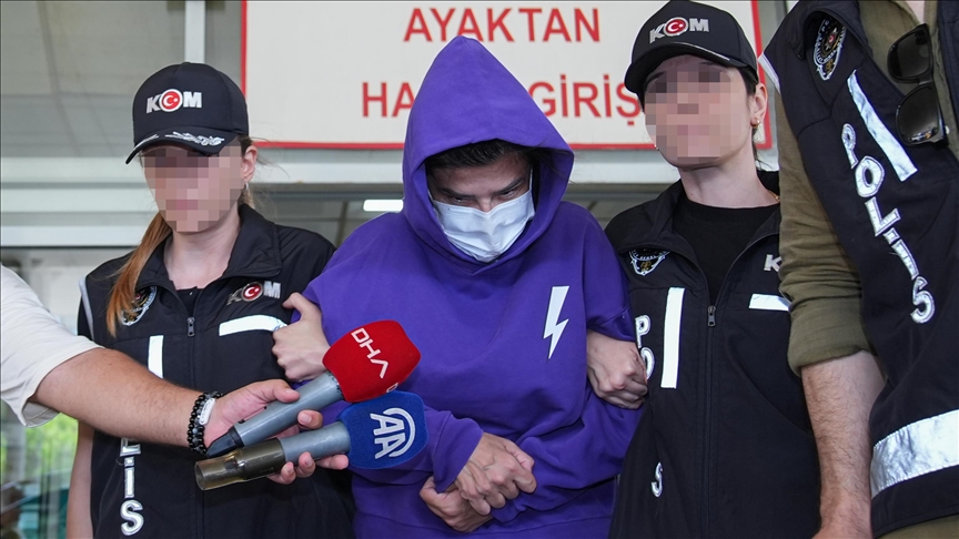 İzmir'de Banka Müdürü, Dolandırıcılık Davasında Mahkemeye Çıktı