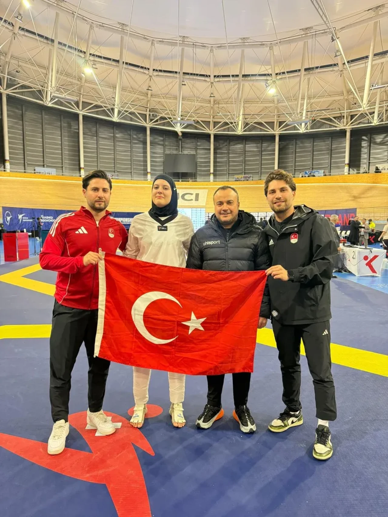 Elifnaz Köseoğlu'ndan Büyük Başarı: Gençler Avrupa Tekvando Şampiyonası'nda Altın Madalya