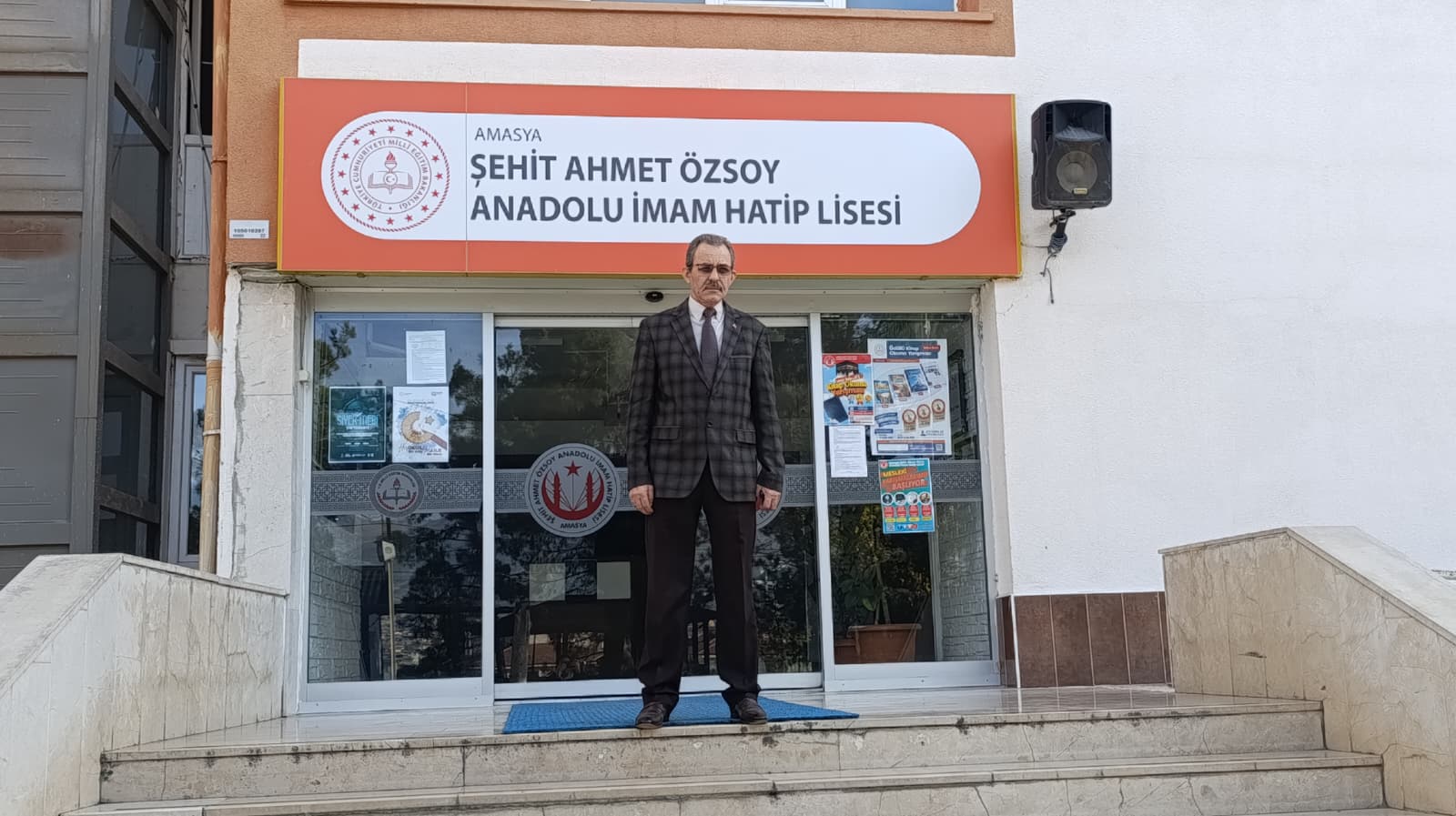 41 Yıl Sonra Mezun Olduğu Liseye Müdür Oldu