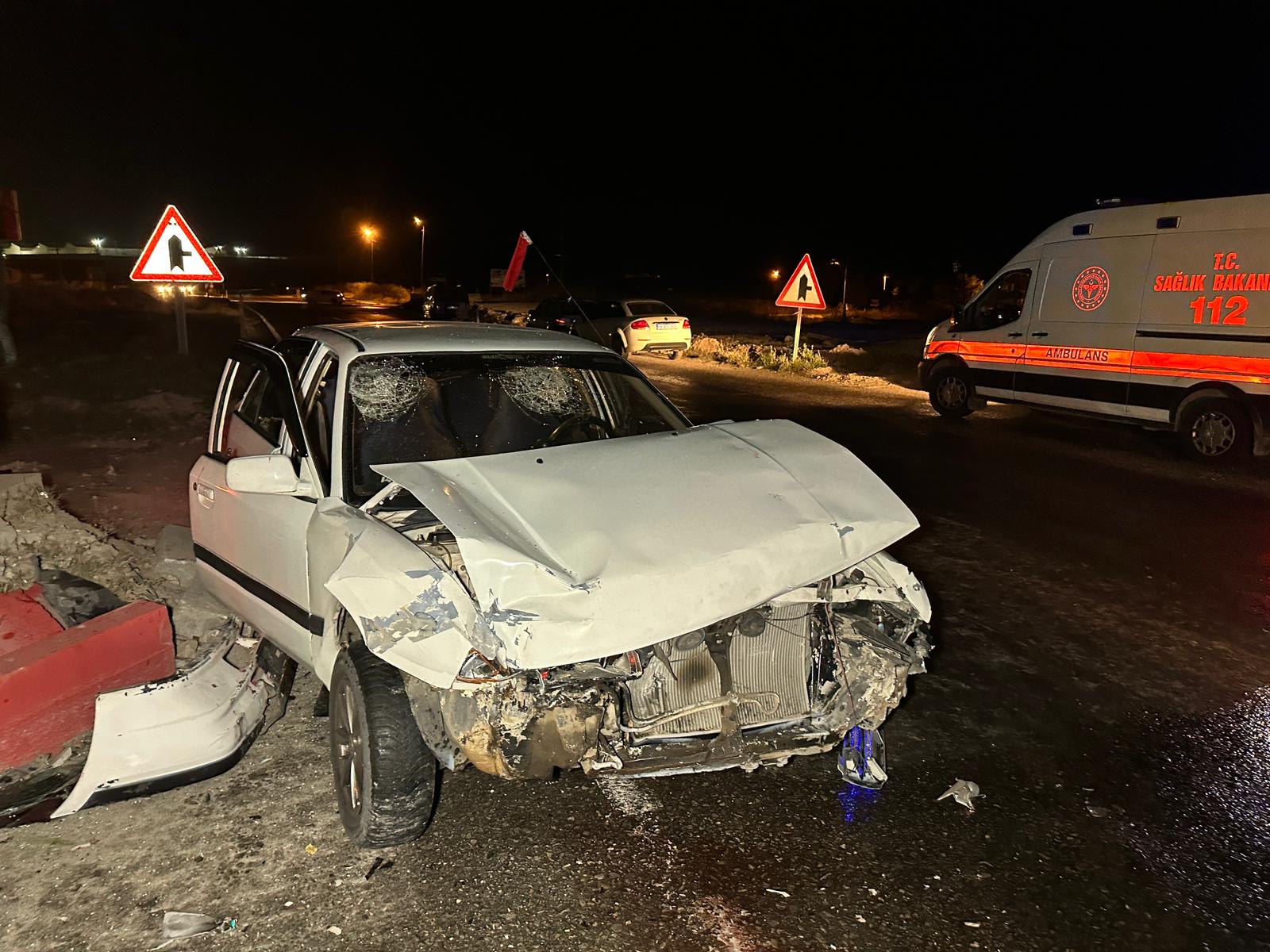 Uşak'ta İki Otomobil Çarpıştı: 10 Yaralı