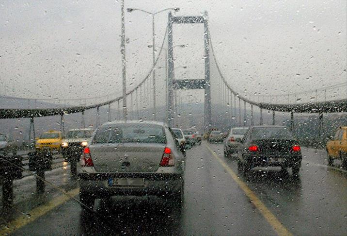 İstanbul'da Trafik Felç: Yoğunluk Yüzde 90'ı Buldu