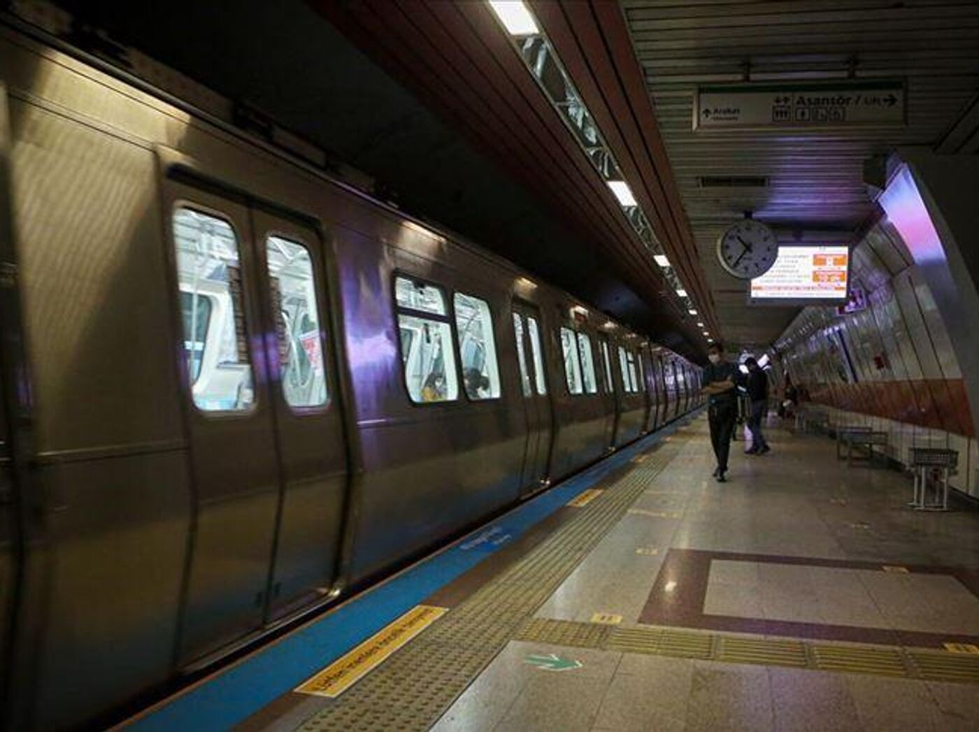 Taksim Metro İstasyonu ve Taksim-Kabataş Füniküler Hattı Yarın 15.00'ten İtibaren Kapatılacak