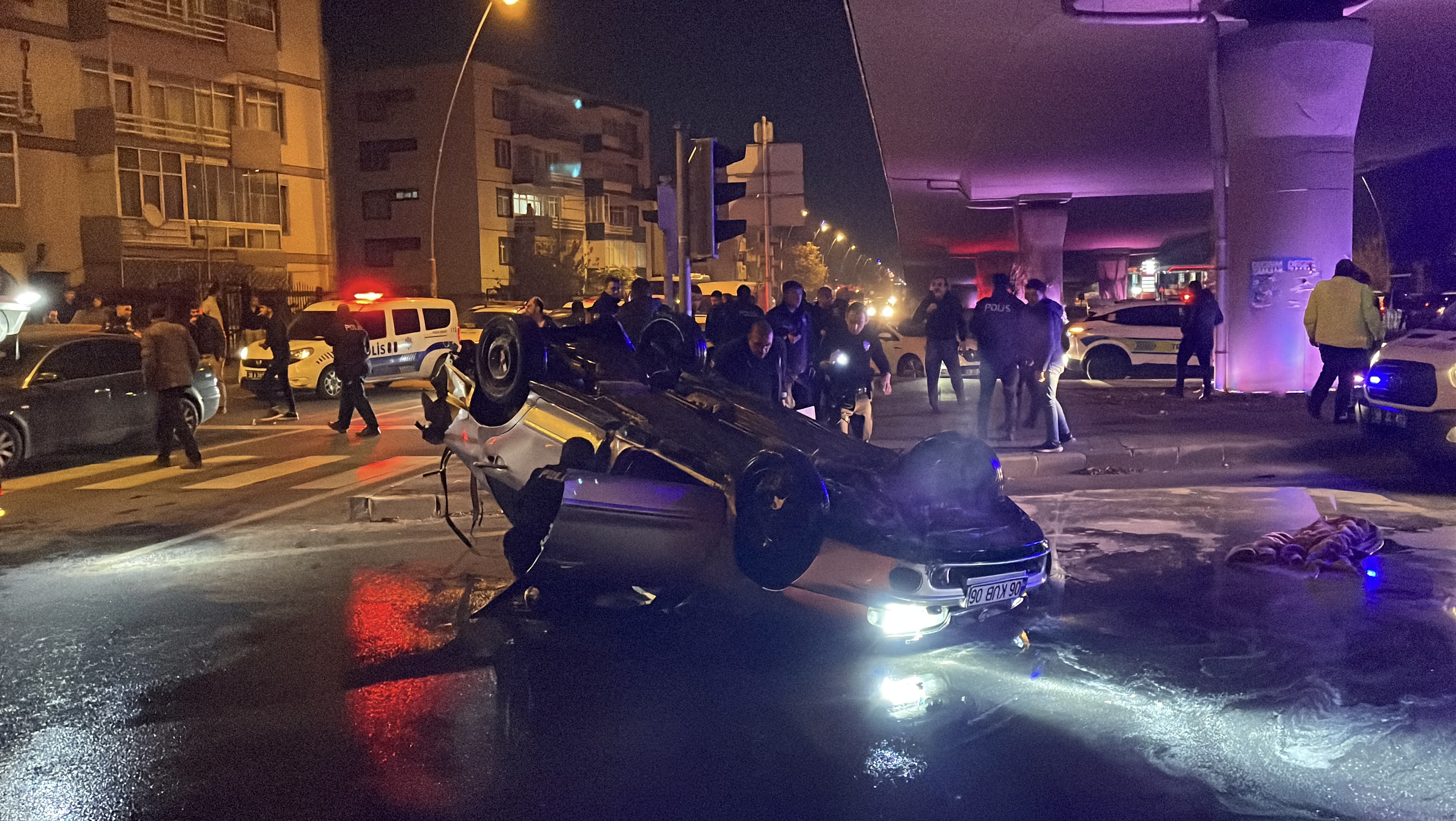 Kayseri'de Polisin 'Dur' İhtarına Uymayıp Kaçan Aracın Devrilmesi Sonucu 2 Kişi Yaralandı