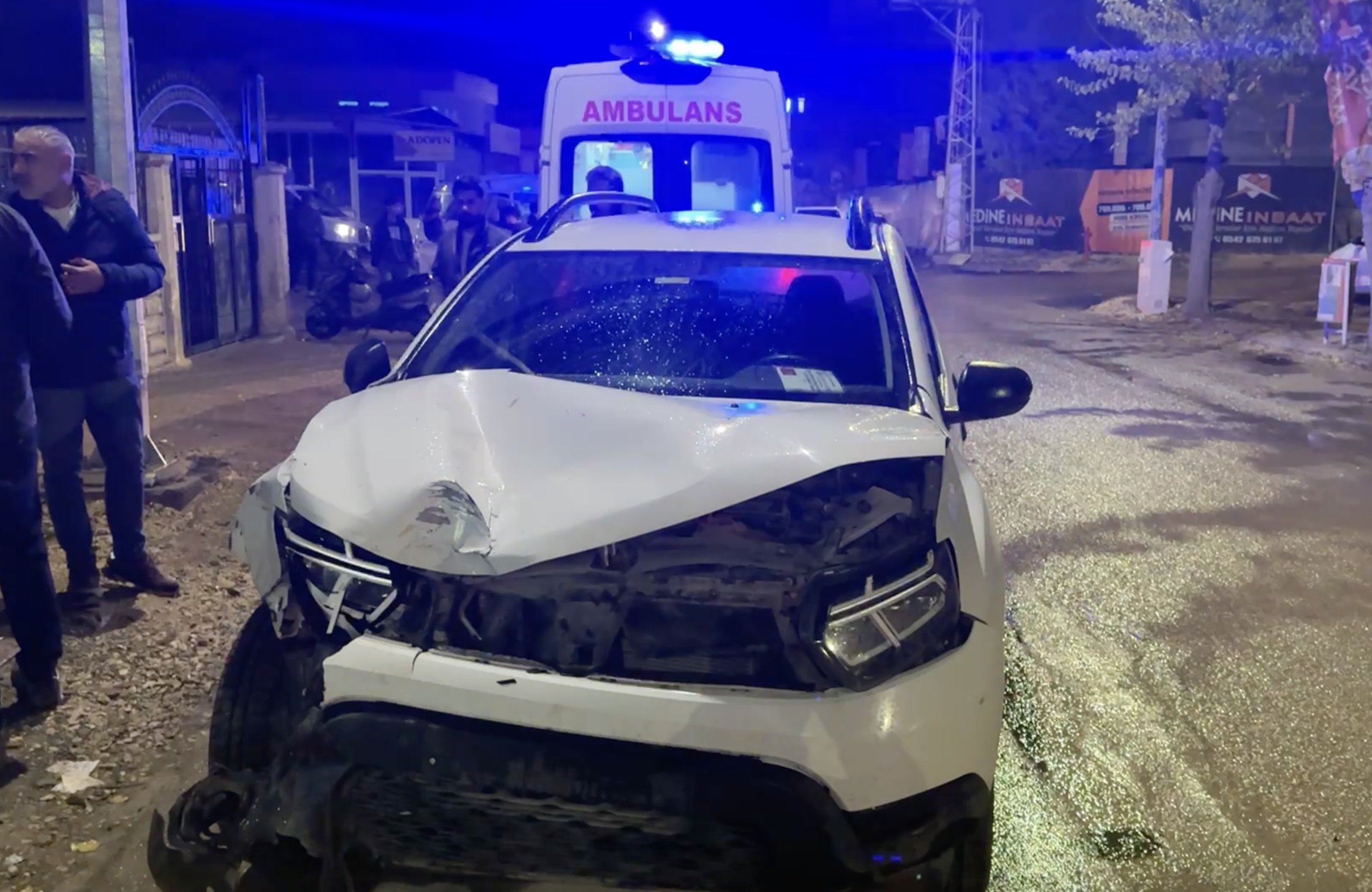 Adıyaman'da Minibüs ve Otomobil Çarpıştı: 3 Yaralı